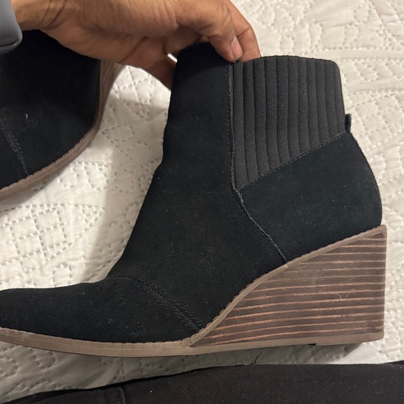 NEW TOMS Sadie Black Wedge Ankle Boots size 8 - Picture 9 of 11